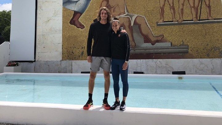 Τσιτσιπάς και Σάκκαρη το έριξαν στο ποδόσφαιρο – ΒΙΝΤΕΟ