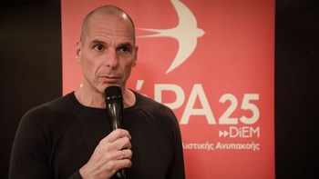 Βαρουφάκης στον Realfm 107,1: Δεν με ενδιαφέρει αν ο Τσίπρας ήταν σε κότερο ή βαρκούλα την ώρα που έκοβε το ΕΚΑΣ