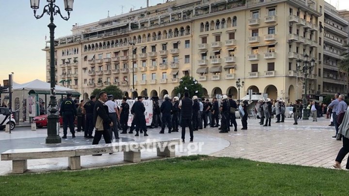 Διαμαρτυρία για τον Κουφοντίνα έξω από ομιλία του Μεϊμαράκη στη Θεσσαλονίκη