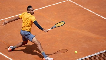 Πέταξε καρέκλα και… έφυγε από το γήπεδο ο Κύργιος – ΒΙΝΤΕΟ