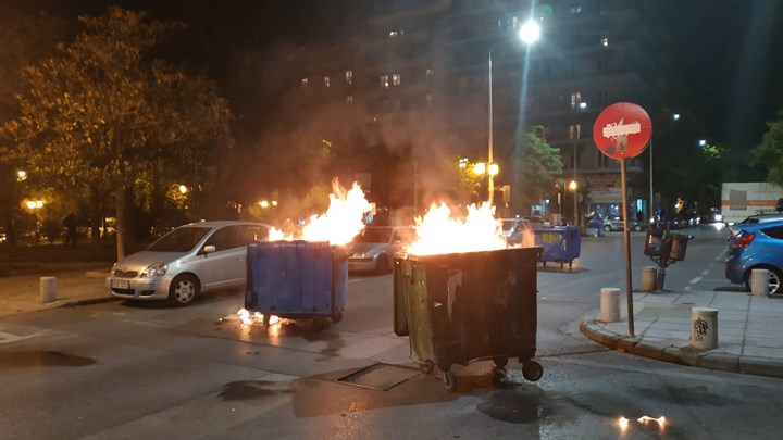 Μολότοφ και χημικά στην πορεία για τον Κουφοντίνα στη Θεσσαλονίκη – ΦΩΤΟ