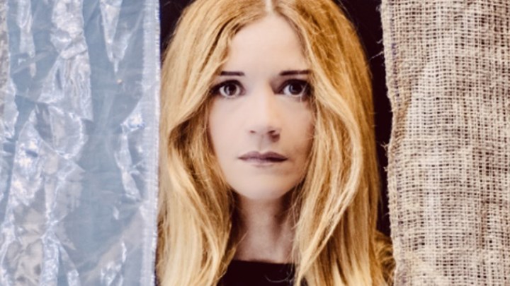 Η Ιωάννα Παππά “συναντά”την… Έντα Γκάμπλερ στο “Άλμα”!