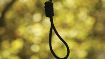 Θρίλερ στο Ελαφονήσι – Άνδρας βρέθηκε κρεμασμένος σε δέντρο