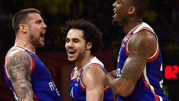 Η μεγαλειώδης εμφάνιση των Λάρκιν και Μίτσιτς απέναντι στην Φενέρ – ΒΙΝΤΕΟ