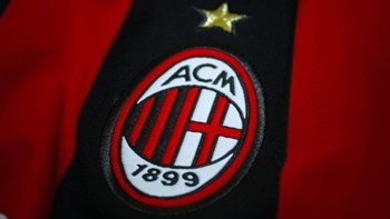 Με λεπτές ρίγες η νέα εμφάνιση της Μίλαν – ΒΙΝΤΕΟ