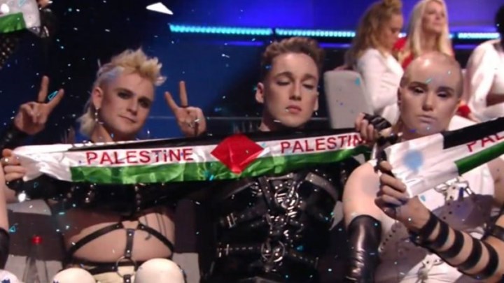 Aμηχανία στους διοργανωτές της Eurovision: Η στιγμή που η αποστολή της Ισλανδίας σήκωσε σημαίες της Παλαιστίνης – ΒΙΝΤΕΟ
