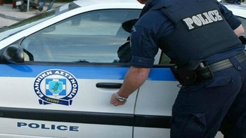 Επίθεση με βαριοπούλες και μολότοφ σε τράπεζα στο Χαϊδάρι