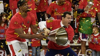 Η απονομή του τροπαίου στην ΤΣΣΚΑ και οι πανηγυρισμοί του Ιτούδη – ΒΙΝΤΕΟ