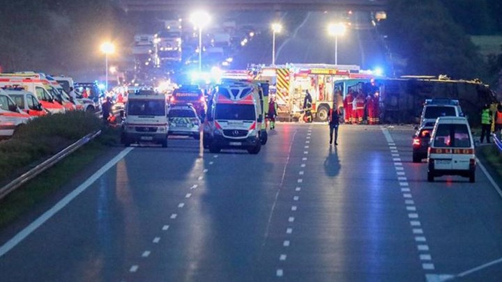 Ένας νεκρός και εξήντα τραυματίες σε τροχαίο στη Λειψία