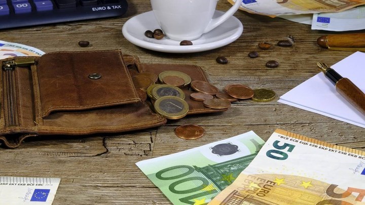 Αλήθειες και μύθοι για τη 13η σύνταξη – Ποιοι θα την εισπράξουν σήμερα