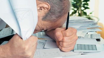 Αυτό είναι το προφίλ του υπερχρεωμένου δανειολήπτη – Αποκαλυπτική έρευνα της Ένωσης Εργαζομένων Καταναλωτών Ελλάδας