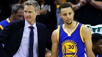 Με «υπογραφή» Κάρι «σφραγίζουν» το εισιτήριο για τους τελικούς οι Γουόριορς