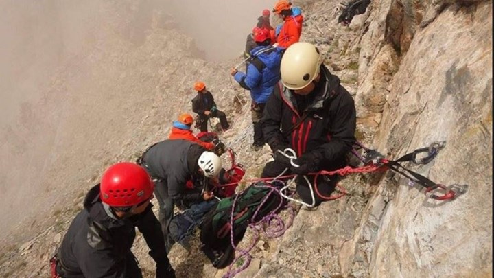 Με ελικόπτερο μεταφέρθηκαν δύο ορειβάτες που τραυματίστηκαν στον Όλυμπο