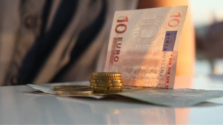 Αποκαλυπτική έρευνα της Deutsche Bank: Ακριβή σε βενζίνη και iphones η Ελλάδα, χαμηλοί οι μισθοί