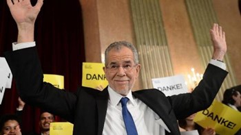 Αποπέμφθηκαν από την αυστριακή κυβέρνηση τα μέλη του ακροδεξιού Κόμματος των Ελευθέρων