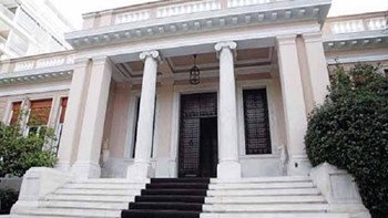 Καταδικάζει το Μαξίμου την επίθεση στη Βουλή