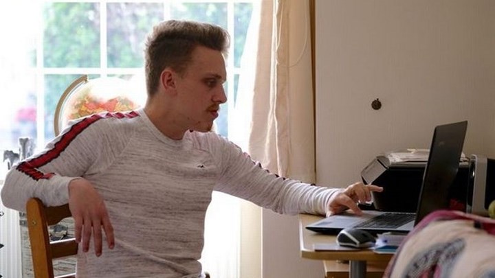 Έχει κάνει περισσότερες από 400 αιτήσεις για δουλειά, αλλά παραμένει άνεργος