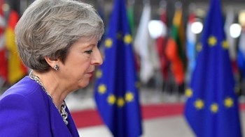 Brexit: “Παράθυρο” από τη Μέι για δεύτερο δημοψήφισμα  – Η αντίδραση Κόρμπιν