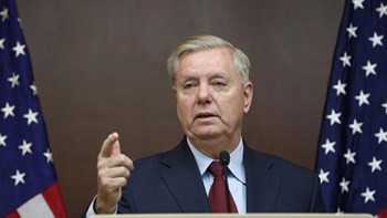 Λίντσεϊ Γκράχαμ: Οι επιθέσεις σε πλοία στην Μέση Ανατολή συντονίστηκαν από το Ιράν