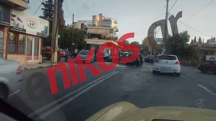 Καραμπόλα στη Λεωφόρο Λαυρίου – ΦΩΤΟ Αναγνώστη