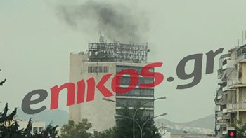 Φωτιά σε κτίριο στο κέντρο της Αθήνας – ΦΩΤΟ αναγνώστη