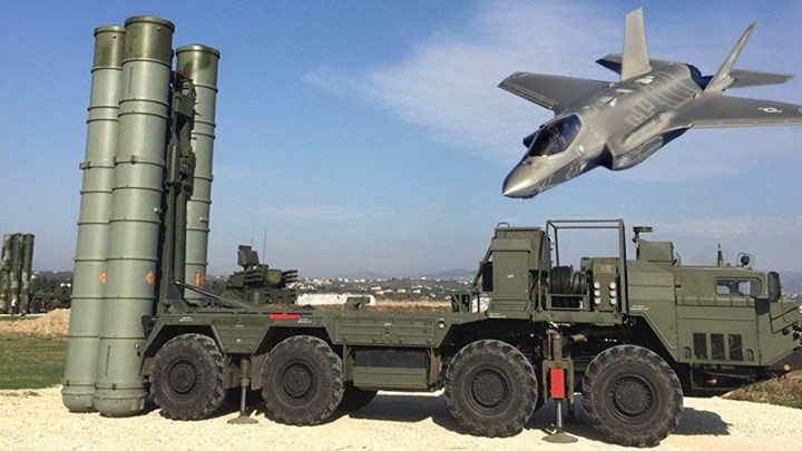 Οι ΗΠΑ απειλούν, αλλά ο Ερντογάν δεν καταλαβαίνει: Στη Ρωσία Τούρκοι στρατιωτικοί για να εκπαιδευτούν στους S-400
