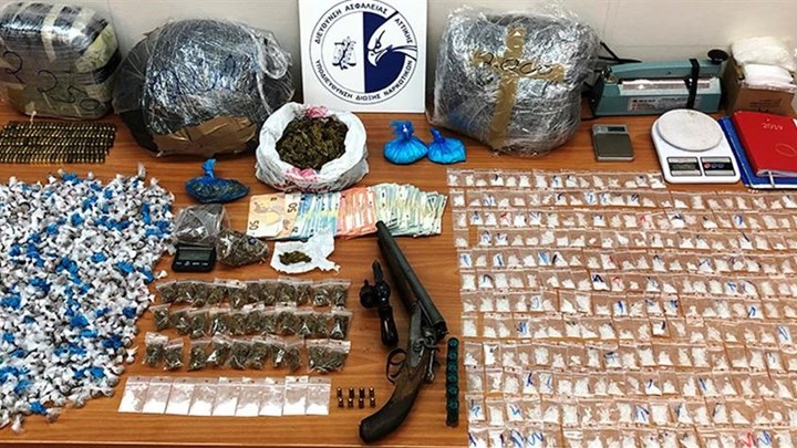 ΕΛ.ΑΣ: Χειροπέδες σε τρεις για διακίνηση μεγάλης ποσότητας ναρκωτικών – ΦΩΤΟ – ΒΙΝΤΕΟ