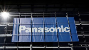 Η Panasonic αναστέλλει τις δοσοληψίες της με τη Huawei