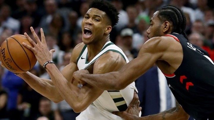 Η επιστροφή στο Μιλγουόκι και το σύνθημα νίκης του Γιάννη