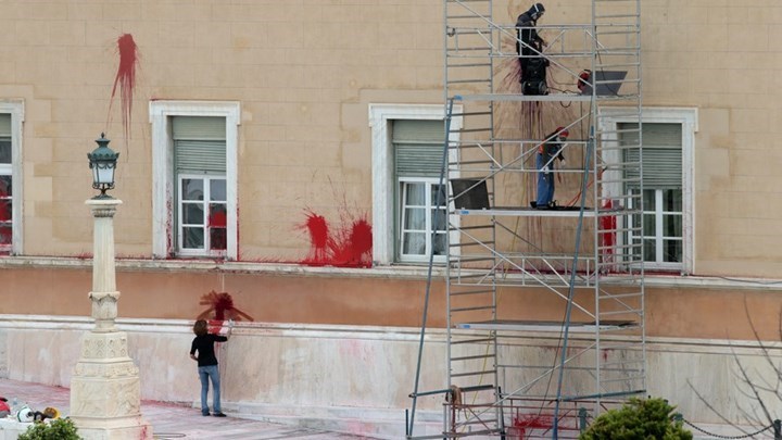 Τα γλυκά του βγήκαν “ξινά” λόγω… Ρουβίκωνα