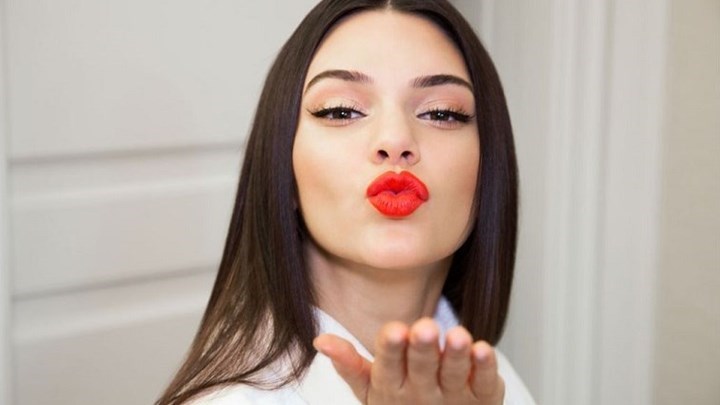 Στις Κάννες ξεπερνά τον χωρισμό η Κένταλ Τζένερ – ΦΩΤΟ