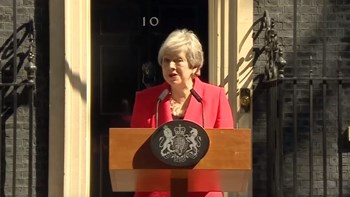 Σε λυγμούς ξέσπασε η Τερέζα Μέι – ΒΙΝΤΕΟ