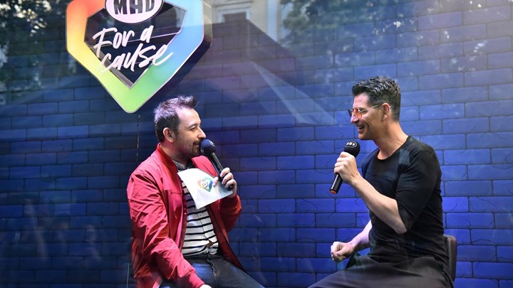 Και το attica City Link στο ρυθμό του “MAD for a Cause” – Σάκης Ρουβάς, Ελένη Φουρέιρα και SNIK μπαίνουν στη βιτρίνα για καλό σκοπό