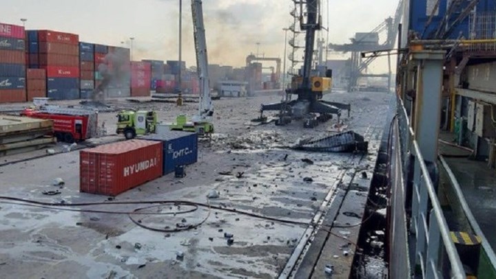 Στις φλόγες φορτίο πλοίου στην Ταϊλάνδη – Στο νοσοκομείο 130 άνθρωποι