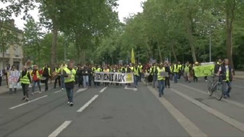 Με μειωμένη συμμετοχή και ένταση οι κινητοποιήσεις των “Κίτρινων Γιλέκων” – ΦΩΤΟ – ΒΙΝΤΕΟ