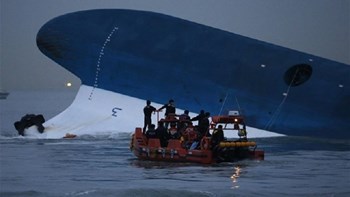 Τέσσερις ναυτικοί αγνοούνται ύστερα από ναυάγιο φορτηγού πλοίου