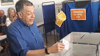 Ψήφισε ο Ταχιάος – Το απρόοπτο κατά τη διάρκεια της εκλογικής διαδικασίας – ΒΙΝΤΕΟ