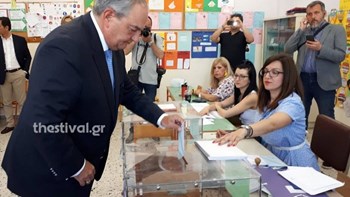 Ψήφισε χωρίς να κάνει δήλωση ο Κώστας Καραμανλής – ΒΙΝΤΕΟ