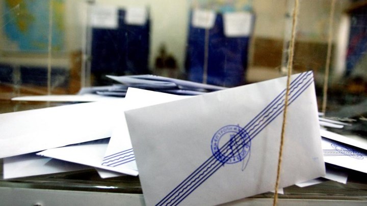 Ξέμειναν από στυλό σε εκλογικό κέντρο στα Χανιά: Οι ψηφοφόροι τα έπαιρναν μαζί τους