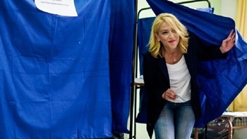 Δούρου: Σήμερα λέμε ”όχι” στην αποχή, ”ναι” στη Δημοκρατία – ΒΙΝΤΕΟ