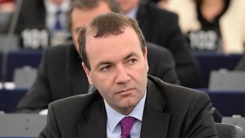 Κραμπ – Καρενμπάουερ: Ο Βέμπερ πρέπει να είναι ο επόμενος πρόεδρος της Ευρωπαϊκής Επιτροπής