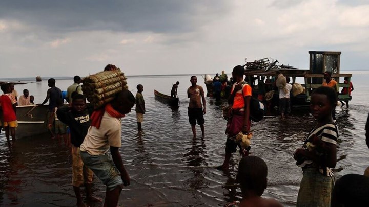 Τουλάχιστον 30 νεκροί και 200 αγνοούμενοι έπειτα από βύθιση πλοιαρίου σε λίμνη στο Κονγκό – ΤΩΡΑ