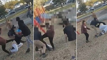 Σοκ: Παιδιά επιτίθενται με αγριότητα σε μητέρα σε παιδική χαρά – ΒΙΝΤΕΟ