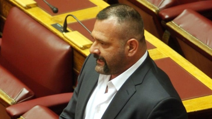 Ευρωβουλευτής με απαγόρευση εξόδου από τη χώρα