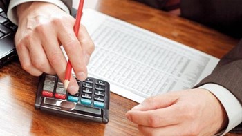 “Βαρύ πακέτο” για τους φορολογούμενους: Ποιοι φόροι θα πρέπει να πληρωθούν μέχρι το τέλος του έτους