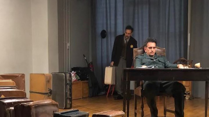 Το enikos.gr εξασφάλισε φωτογραφίες από το «Himmelweg» των Καρακούλη-Ψαρρά!