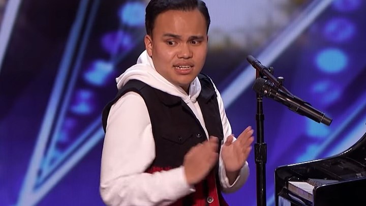 Συγκλόνισε με την ερμηνεία του τυφλός αυτιστικός τραγουδιστής – ΦΩΤΟ – ΒΙΝΤΕΟ