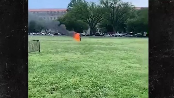 Βίντεο-σοκ με τον άνδρα που αυτοπυρπολήθηκε κοντά στον Λευκό Οίκο – Προσοχή ΣΚΛΗΡΕΣ ΕΙΚΟΝΕΣ