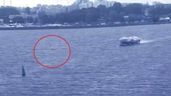 Φέρι παρασέρνει και σκοτώνει σέρφερ – ΒΙΝΤΕΟ – ΣΚΛΗΡΕΣ ΕΙΚΟΝΕΣ