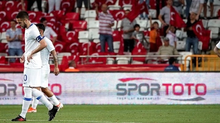 Εθνική… κάτω από τη βάση και ήττα με 2-1 από την Τουρκία